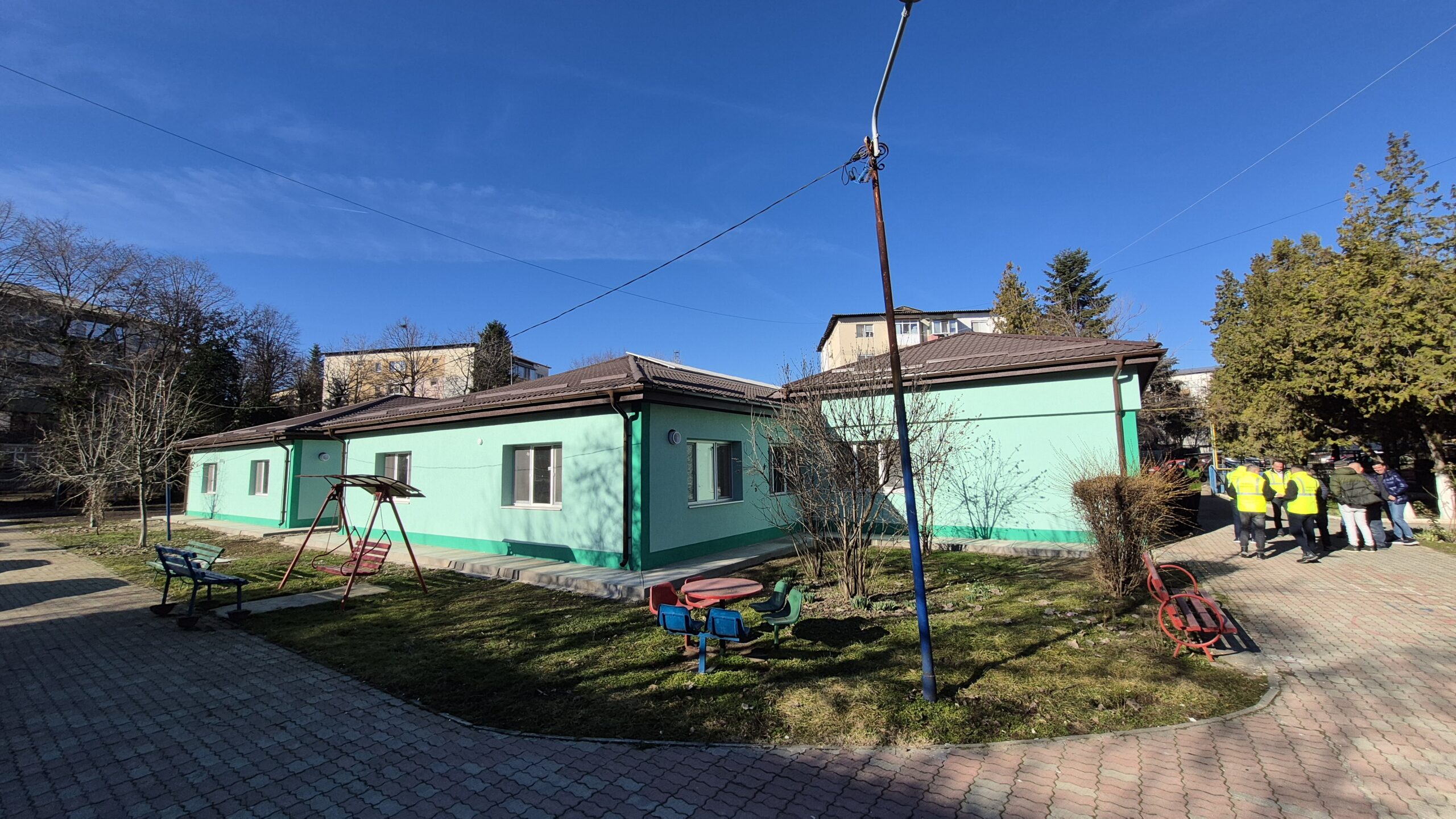 La Grădinița Nr. 3 din Târgoviște, lucrările de reabilitare și eficiențizare energetică avansează rapid, fiind un proiect important pentru îmbunătățirea condițiilor de învățământ și reducerea consumului de energie.