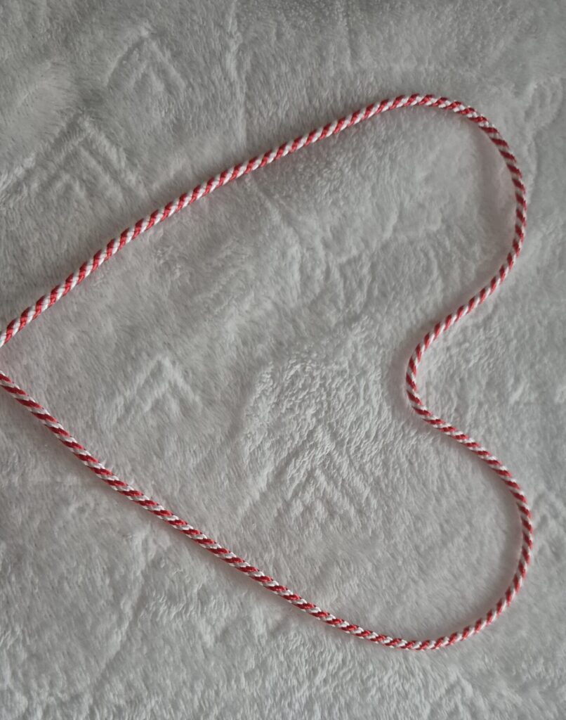 Mărțișorul: Tradiția românească ce marchează venirea primăverii.