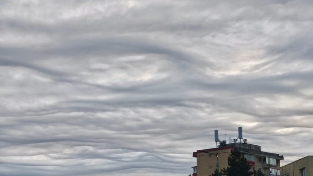 Prognoza meteo, cerul va fi variabil, cu înnorări pe parcursul zilei în vestul și sud-vestul țării, iar seara și noaptea, în restul regiunilor