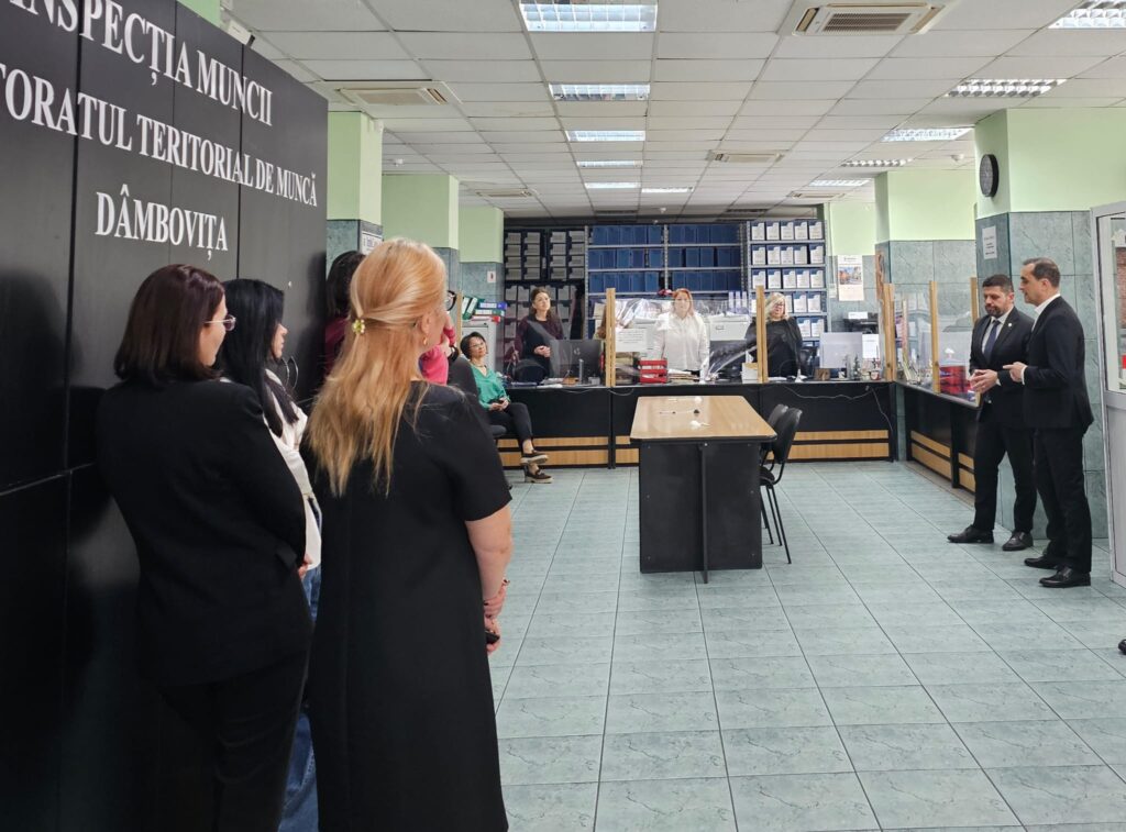 Ieri, Marian Tănase, prefectul județului Dâmbovița, a efectuat o vizită de lucru la Inspectoratul Teritorial de Muncă (ITM) Dâmbovița,