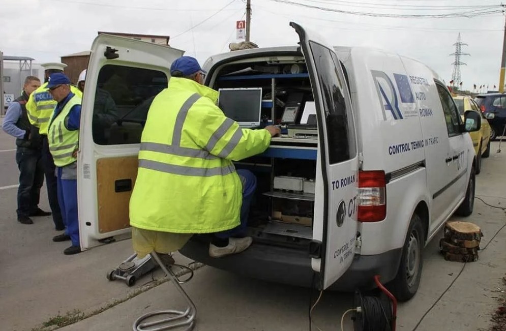În perioada recentă, RAR Dâmbovița a desfășurat controale amănunțite asupra a 2.024 de vehicule, fiind verificate atât starea tehnică, cât și documentele acestora. Conform datelor obținute, aproape 47% dintre autovehicule prezentau neconformități tehnice sau legate de acte. Dintre acestea, 7,2% erau considerate un pericol iminent de accident din cauza defecțiunilor constatate.