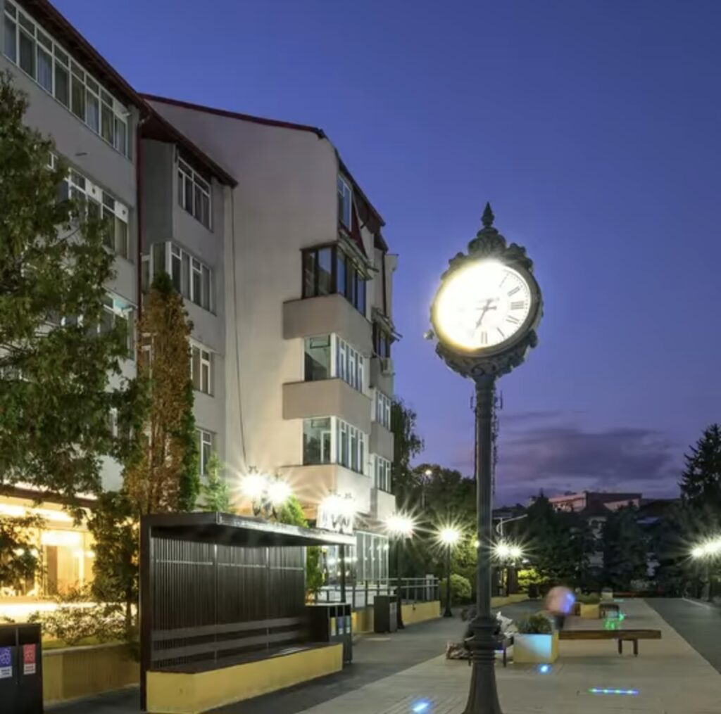 Municipiul Târgoviște a înregistrat progrese semnificative. Primarul municipiului Târgoviște, Daniel Cristian Stan, a transmis un mesaj optimist și motivant despre evoluția orașului,