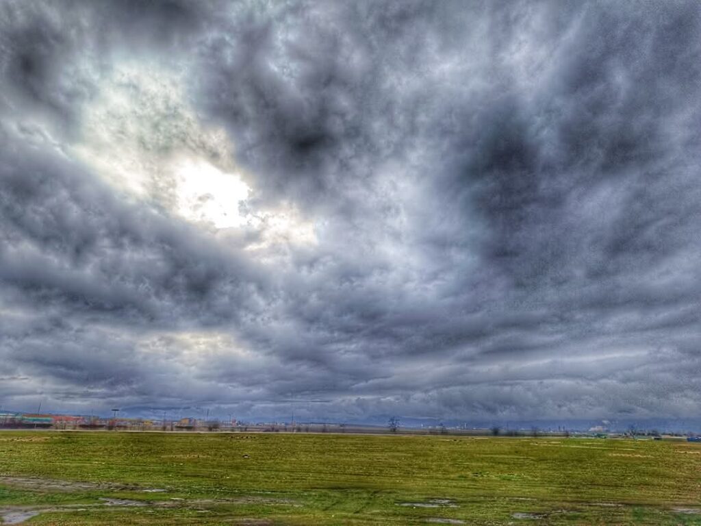 De astăzi, vremea se strică atât în județul Dâmbovița cât și în întreaga țară: Ploi însemnate cantitativ în următoarele zile De astăzi, 26 martie, vremea se va schimba semnificativ, iar în următoarele zile sunt așteptate ploi importante în sud, est, centru și sud-vestul țării