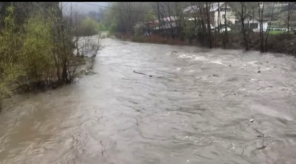 ATENȚIONARE HIDROLOGICĂ: COD GALBEN DE INUNDAȚII ÎN JUDEȚUL DÂMBOVIȚA ATENȚIONARE HIDROLOGICĂ: COD GALBEN DE INUNDAȚII ÎN JUDEȚUL DÂMBOVIȚA