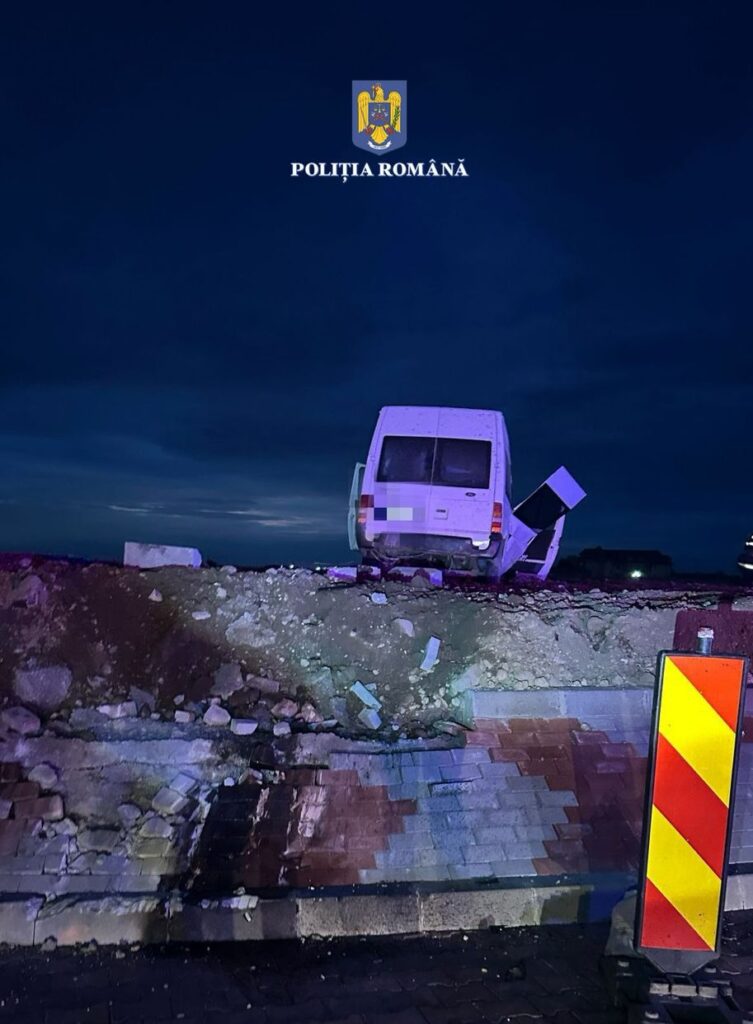 Un accident grav soldat cu rănirea a șase persoane a avut loc în această dimineață, în jurul orei 05:45, pe Drumul Național 7, în apropierea orașului Titu.