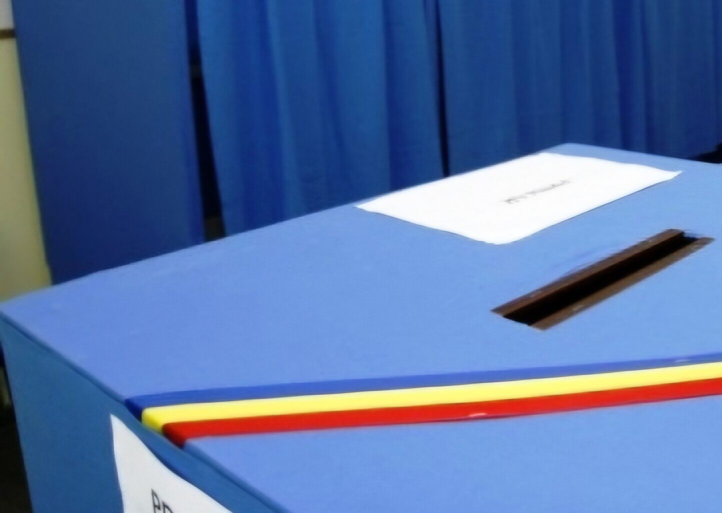 Autoritatea Electorală Permanentă (AEP) a adoptat Hotărârea privind sediile celor 965 de secții de votare care vor fi organizate în afara țării pentru alegerile prezidențiale din acest an. Hotărârea, care va fi publicată astăzi în Monitorul Oficial, include și măsuri pentru buna organizare a procesului electoral.