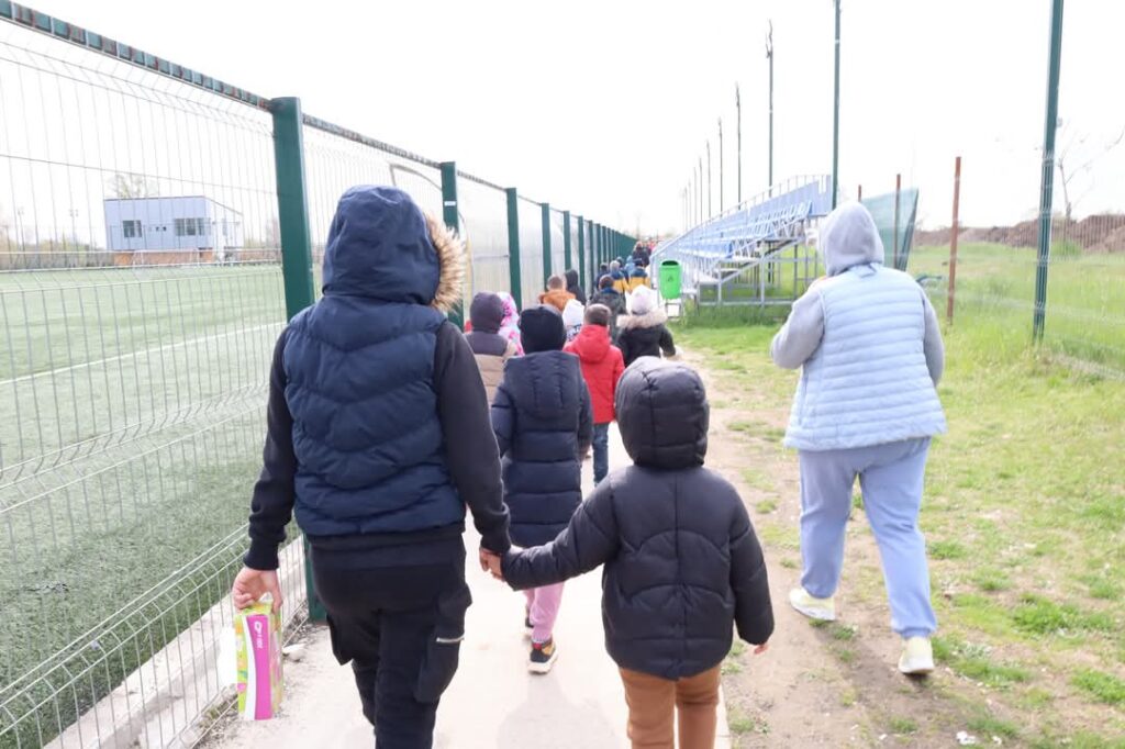 Sute de elevi din București, în vizită la Complexul Turistic de Natație Târgoviște, în cadrul programului „Săptămâna Altfel” Complexul Turistic de Natație din Târgoviște a fost ieri, gazda unei experiențe de neuitat pentru sute de elevi din București,