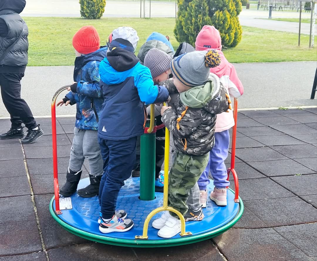 Complexul Turistic de Natație din Târgoviște a fost ieri, gazda unei experiențe de neuitat pentru sute de elevi din București,