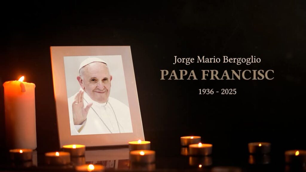 Comunitatea romano-catolică din Târgoviște trăiește momente de profundă adâncire spirituală și recunoștință, în urma trecerii la cele veșnice a Sfântului Părinte Papa Francisc. Enoriașii Parohiei „Sfântul Francisc de Assisi”, alături de păstorul lor spiritual, Pr. Ioan P. Solomon, s-au adunat într-un moment de rugăciune și comemorare, aducând un omagiu celui care a fost un simbol al iubirii, milostivirii și păcii universale.
