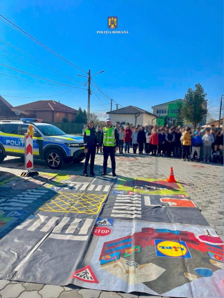 Educație rutieră pentru elevi,  polițiștii din cadrul Poliției Orașului Găești și ai Serviciului Rutier au desfășurat activități informativ-preventive în mai multe școli din Găești, cu ocazia programului național „Săptămâna Verde”.