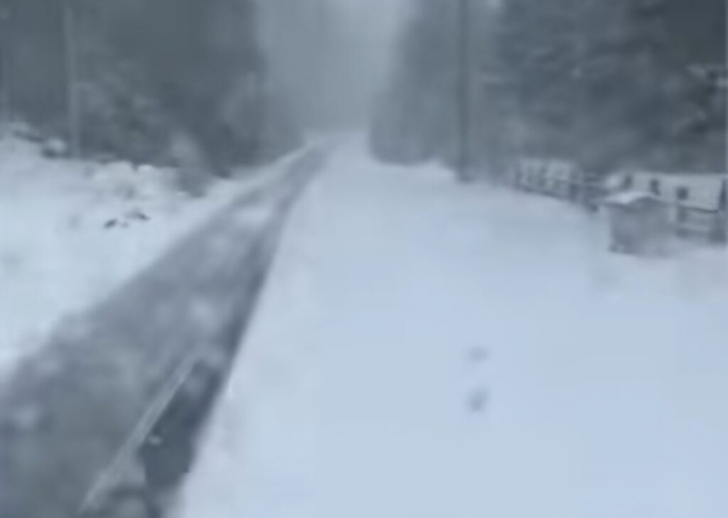 Iarna de aprilie își face simțită prezența în toată țara. Deși suntem în plină primăvară, iarna a revenit în forță în județul Argeș
