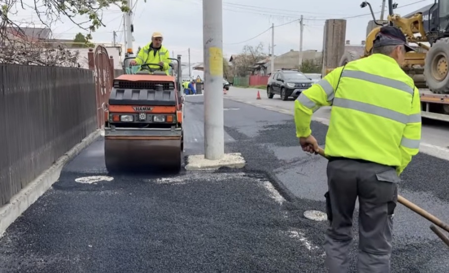 La Răzvad, săptămâna a început cu mobilizare generală pe șantiere! Se desfășoară lucrări ample la trama stradală, modernizarea trotuarelor