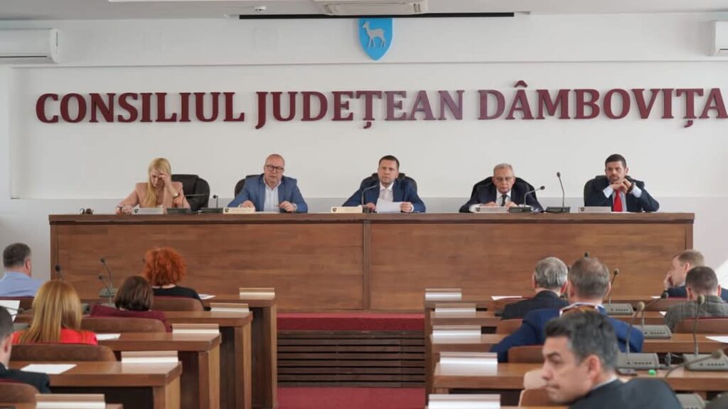 Județul Dâmbovița, campion la fonduri europene în regiunea Sud Muntenia Județului Dâmbovița ocupă locul I în regiunea Sud Muntenia la atragerea fondurilor europene, cu un total de peste 720 de milioane de lei investite în dezvoltare durabilă, modernizare și infrastructură.