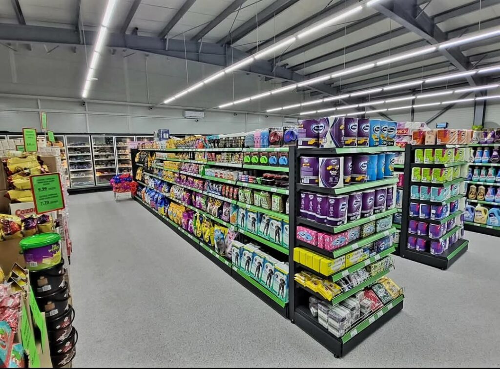 Magazinele și farmaciile revin astăzi la programul normal, bugetarii mai au o zi liberă Luni, 21 aprilie 2025, a doua zi de Paște, magazinele și farmaciile din România își reiau programul obișnuit de funcționare.