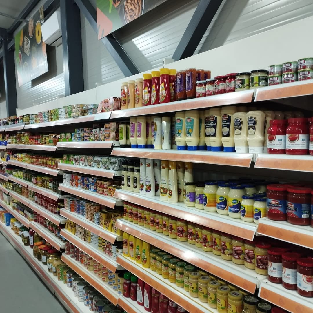 Luni, 21 aprilie 2025, a doua zi de Paște, magazinele și farmaciile din România își reiau programul obișnuit de funcționare.