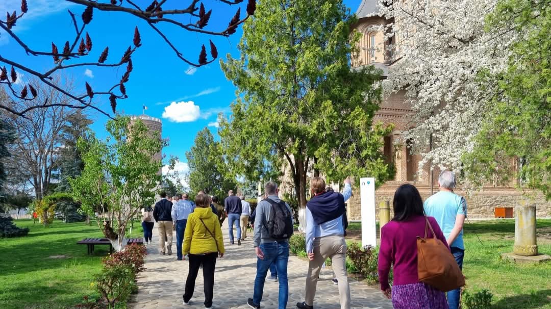 Muzeele din Dâmbovița au program de vizitare între 18 – 21 aprilie 2025.În perioada 18 – 21 aprilie, cu prilejul Sfintelor Sărbători Pascale, dâmbovițenii