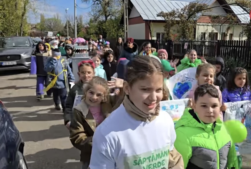 Parada costumelor ECO, un exemplu de responsabilitate și creativitate la Titu.În cadrul programului „Săptămâna verde”, Școala Gimnazială „Pictor Nicolae Grigorescu” din Titu