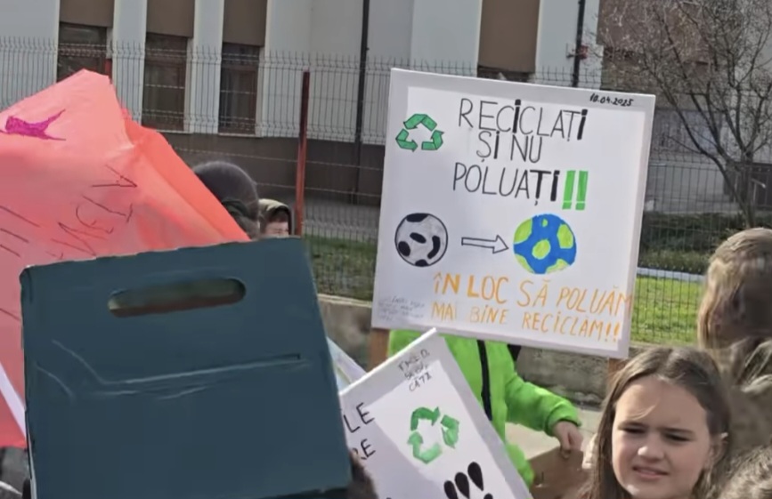 Parada costumelor ECO, un exemplu de responsabilitate și creativitate la Titu.În cadrul programului „Săptămâna verde”, Școala Gimnazială „Pictor Nicolae Grigorescu” din Titu