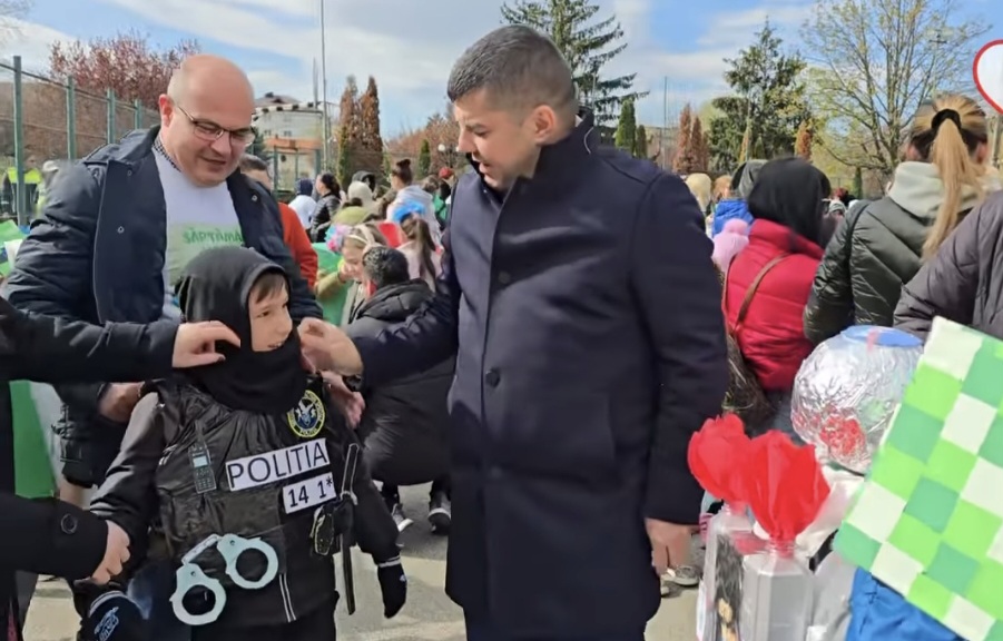 Parada costumelor ECO, un exemplu de responsabilitate și creativitate la Titu.În cadrul programului „Săptămâna verde”, Școala Gimnazială „Pictor Nicolae Grigorescu” din Titu