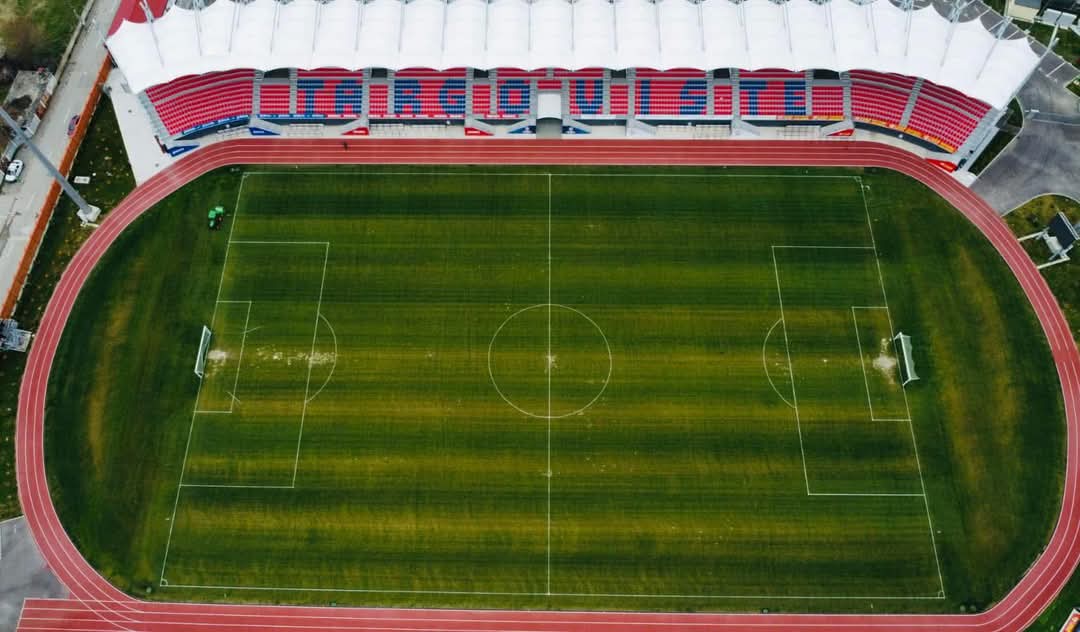 Pista de atletism a Stadionului „Eugen Popescu” din Târgoviște este de astăzi deschisă pentru iubitorii de mișcare.