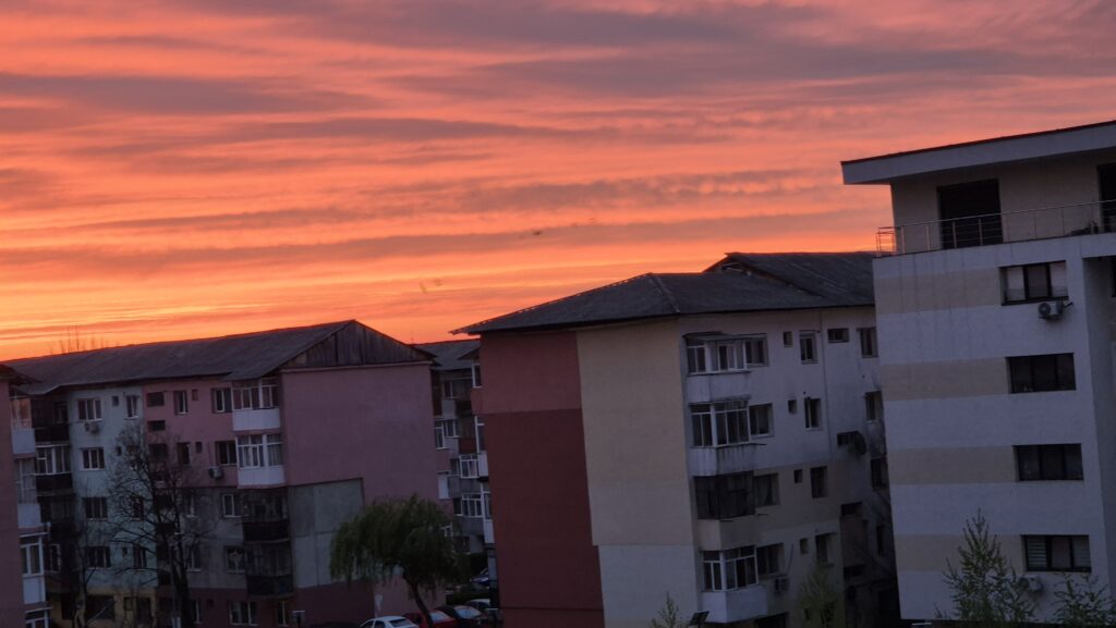 Fenomen meteo rar  în orele următoare: "Ploaie însângerată", mare atenție pentru persoanele cu astm și alergii.