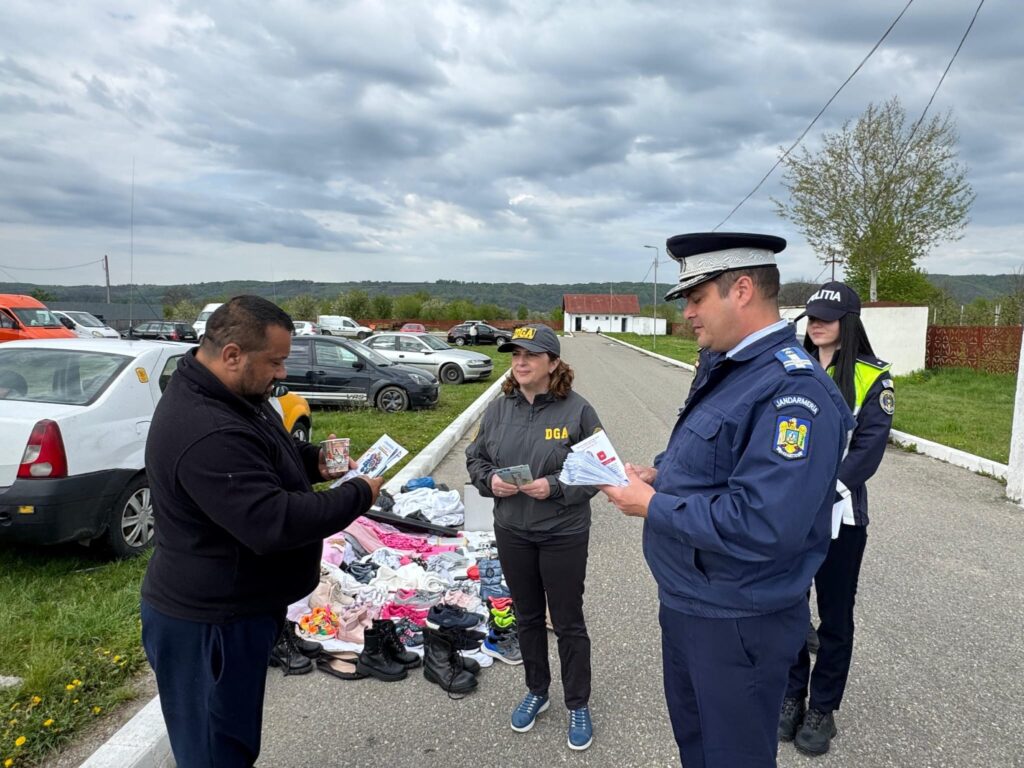 Prevenirea infracțiunilor, prioritate pentru jandarmi, polițiști și DGA în județul Dâmbovița Prevenirea infracțiunilor! Jandarmii, polițiștii și reprezentanții Serviciului Județean Anticorupție Dâmbovița au desfășurat ieri, în târgurile din Moreni și Voinești, acțiuni de informare destinate prevenirii faptelor antisociale și a infracțiunilor de corupție.