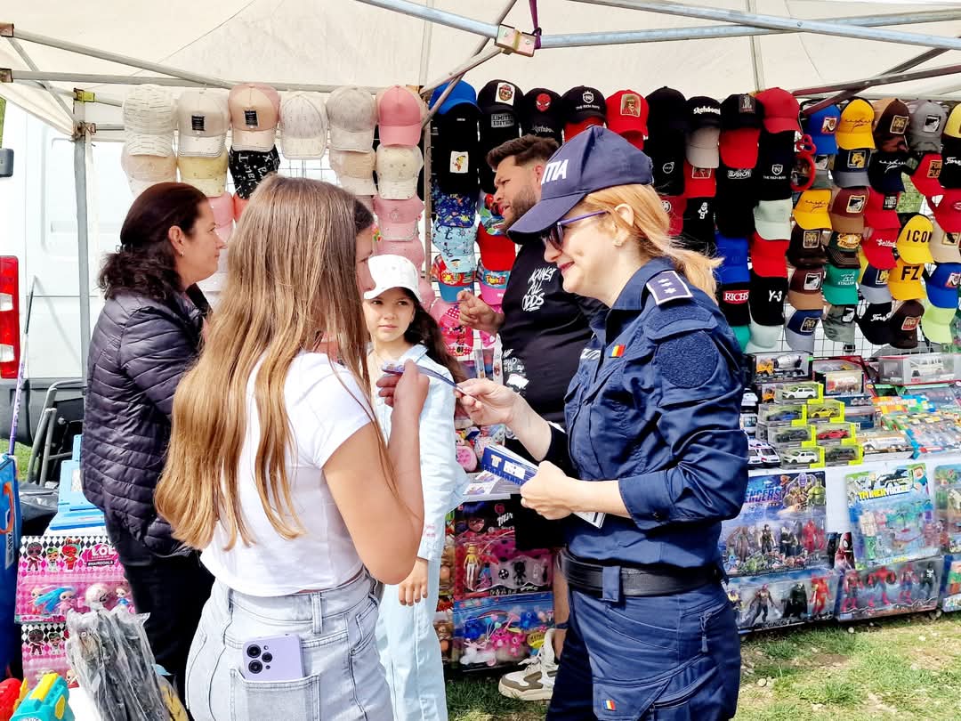 Prevenirea infracțiunilor! Jandarmii, polițiștii și reprezentanții Serviciului Județean Anticorupție Dâmbovița au desfășurat ieri, în târgurile din Moreni și Voinești, acțiuni de informare destinate prevenirii faptelor antisociale și a infracțiunilor de corupție.