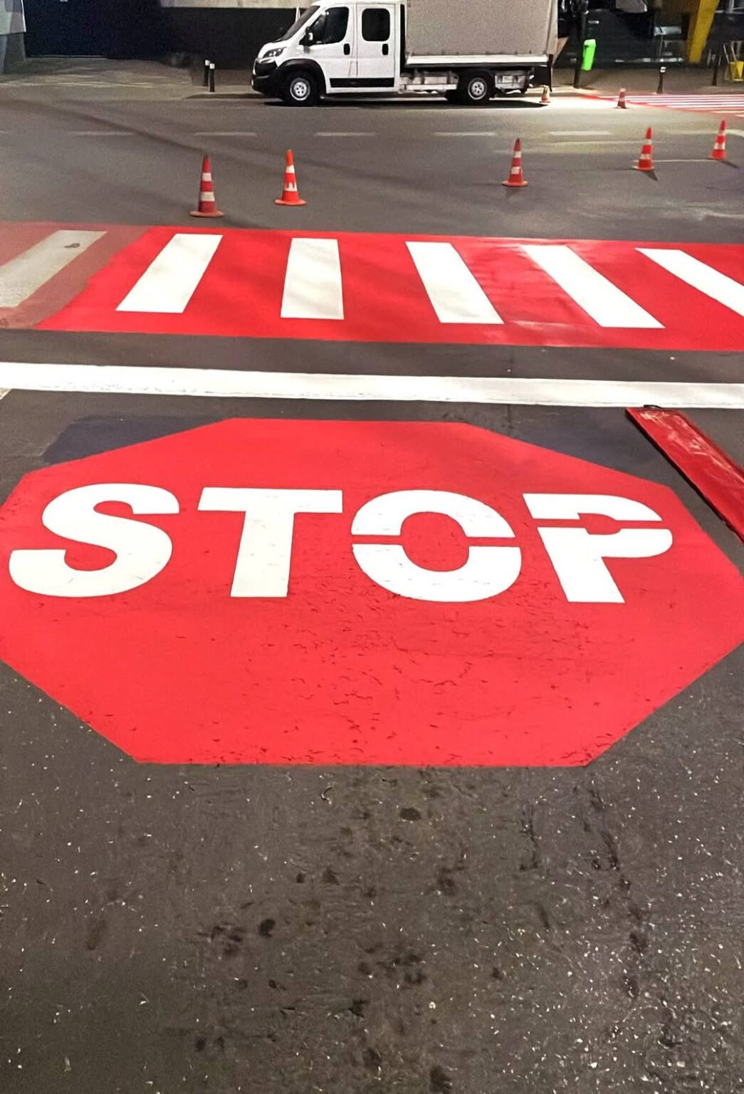 Primaria Târgoviște investește în siguranța rutieră: Lucrări de refacere a marcajelor rutiere pe timpul nopții Primaria Târgoviște investește în siguranța rutieră: Lucrări de refacere a marcajelor rutiere pe timpul nopții