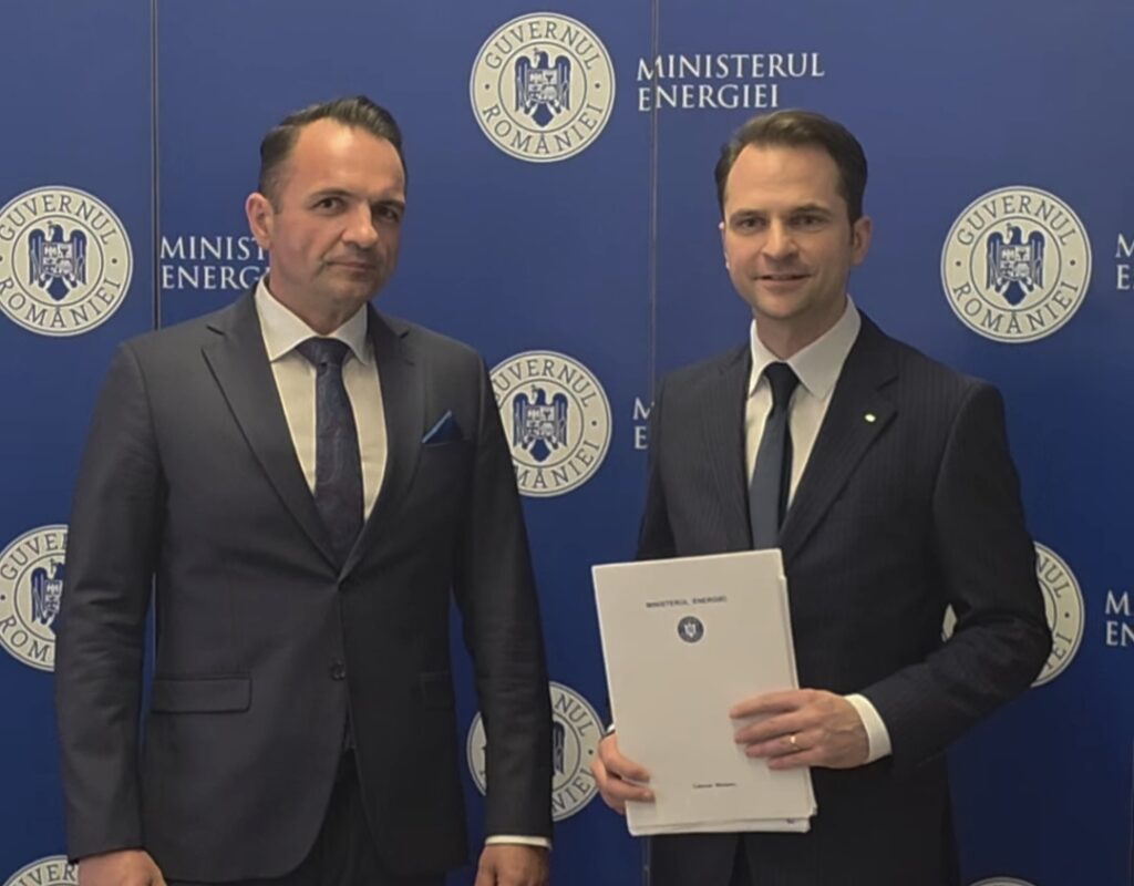Primarul Daniel Cristian Stan a semnat astăzi contractul de finanțare pentru parc fotovoltaic în Târgoviște, în valoare de peste 19 milioane lei Primarul municipiului Târgoviște, Daniel Cristian Stan, a anunțat în această dimineață un proiect de mare amploare pentru comunitatea locală: un parc fotovoltaic de 19.324.292 lei, finanțat din fonduri europene. Contractul de finanțare a fost semnat astăzi, la sediul Ministerului Energiei, fiind un pas semnificativ pentru viitorul energetic al orașului.