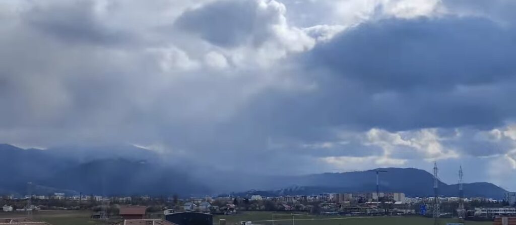 Prognoza meteo pentru luni, 7 aprilie 2025,  vremea se va menține deosebit de rece pentru această perioadă a anului în întreaga țară