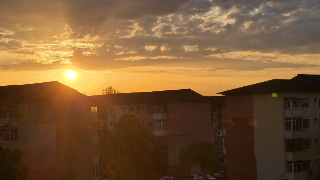 Prognoza meteo pentru astăzi, 22 aprilie: Vreme caldă, dar apar furtunile, potrivit ANM,  după ora prânzului  instabilitatea atmosferică