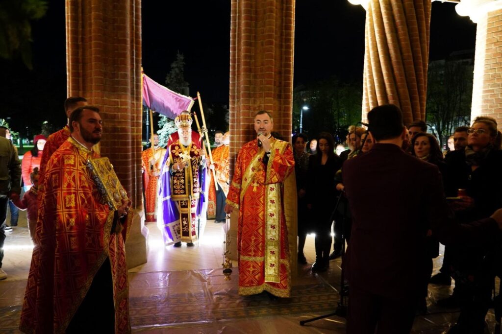 Sâmbăta Mare – ziua tăcerii și a pregătirii sufletești pentru Lumina Învierii În Sâmbăta Mare, creștinii ortodocși sunt chemați la introspecție, curățire sufletească și rugăciune în așteptarea celei mai mari sărbători creștine – Învierea Domnului.