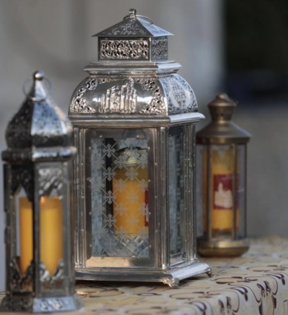 Sfânta Lumină de la Ierusalim a ajuns în această seară în România. În jurul orei 14:35, la Biserica Sfântului Mormânt din Ierusalim, s-a întâmplat