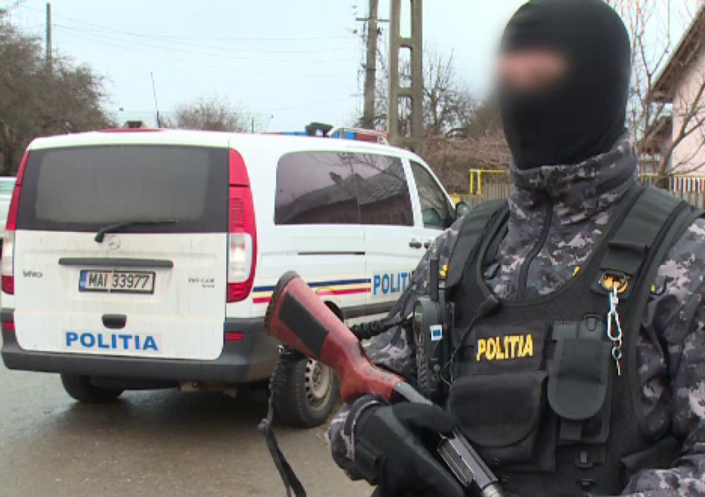  O tânără în vârstă de 19 ani, din comuna Voinești, a fost arestată preventiv pentru 30 de zile, fiind cercetată într-un dosar penal ce vizează infracțiunile de lovire sau alte violențe și violare de domiciliu.