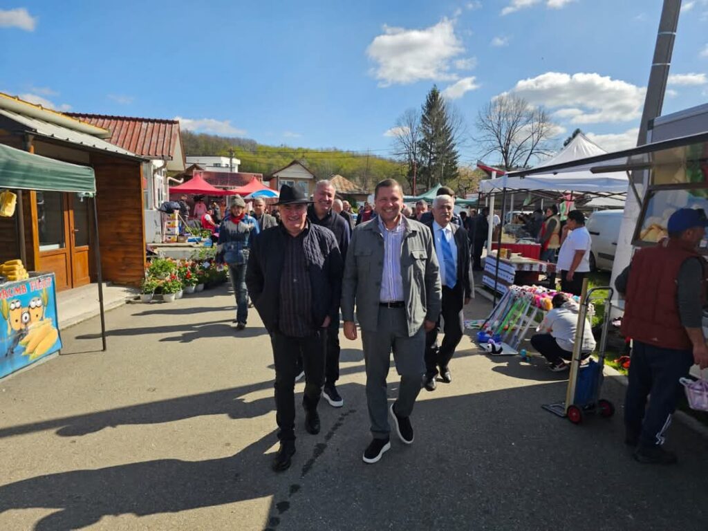 Președintele CJ Dâmbovița, Corneliu Ștefan, la Târgul de Florii de la Voinești. De Florii, comuna Voinești a fost din nou centrul tradiției și al bucuriei comunității, găzduind cunoscutul Târg de Florii