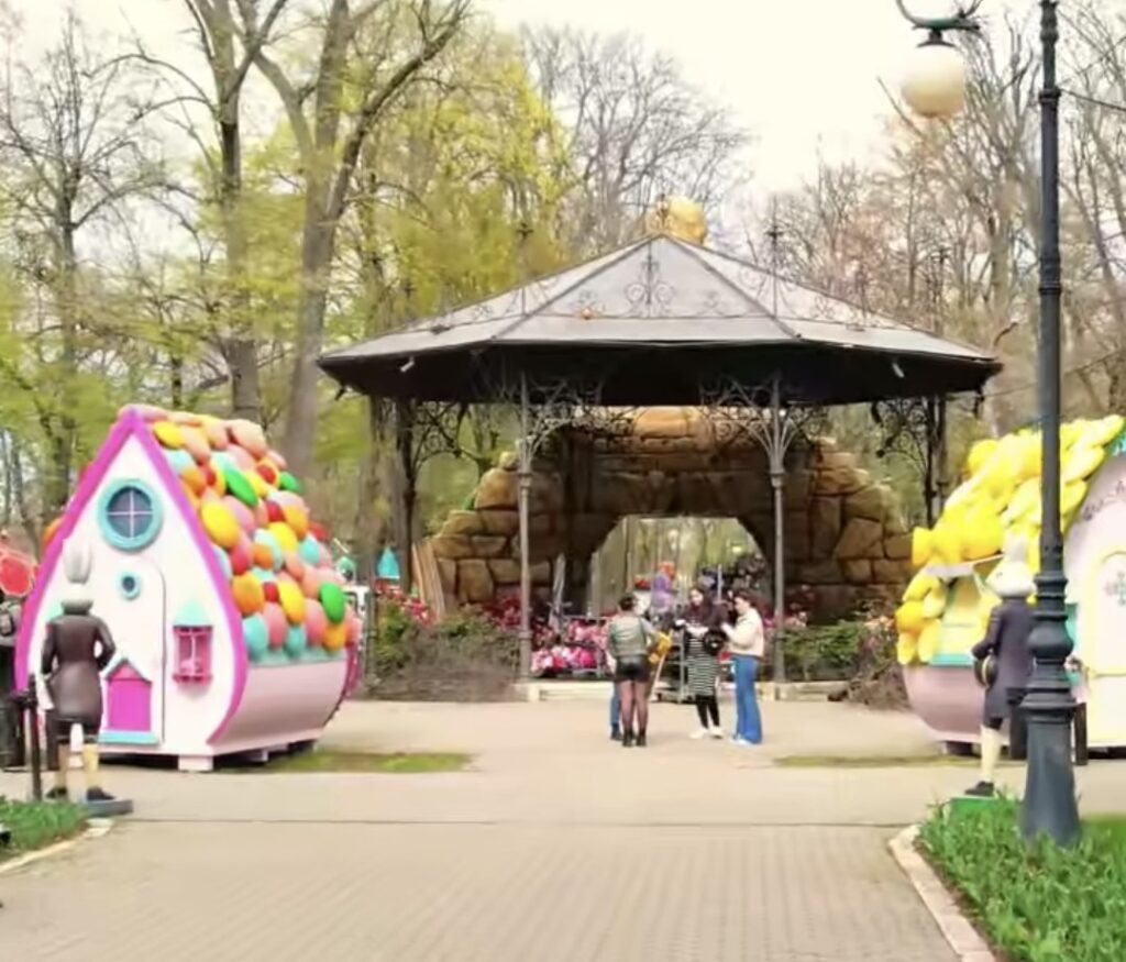 Craiova s-a transformat din nou într-un tărâm de poveste! Târgul de Paște s-a deschis oficial vineri, 11 aprilie, în zona Parcului Nicolae Romanescu,