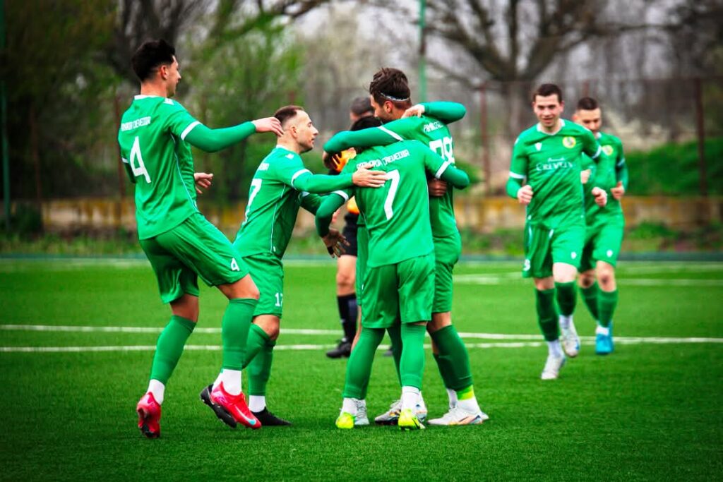 Voința Crevedia tot mai aproape de titlul de campioană! Voința Crevedia continuă să se impună în Liga a IV-a și, după o nouă victorie categorică, se află la un pas de câștigarea titlului de campioană