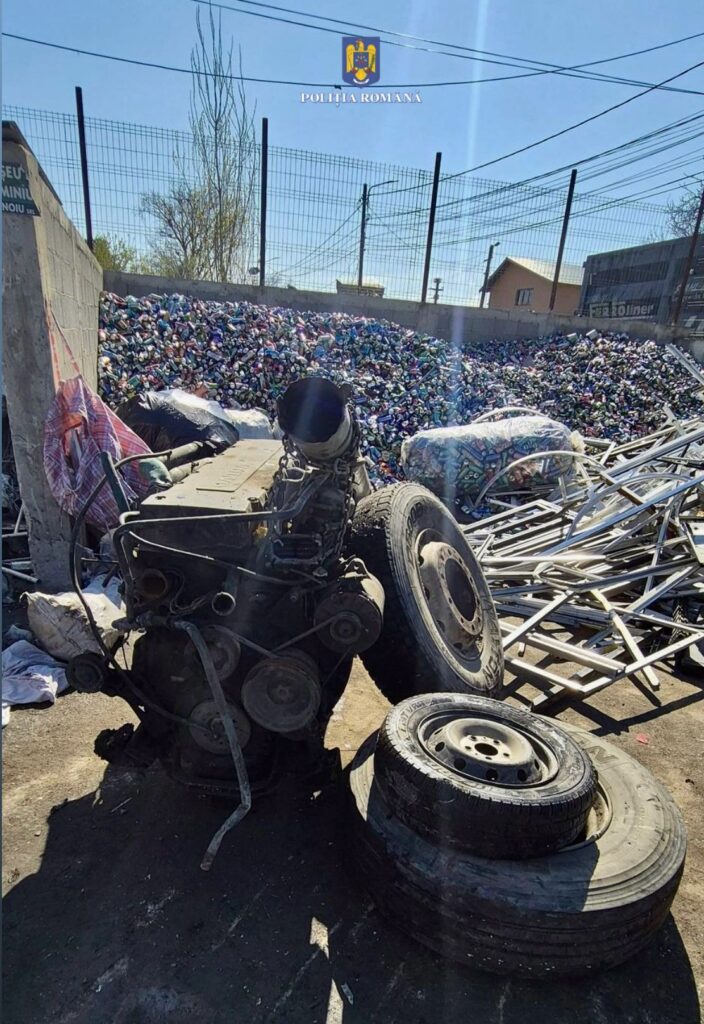 Peste 2.000 de kilograme de fier vechi, descoperite într-o autoutilitară în județul Dâmbovița.