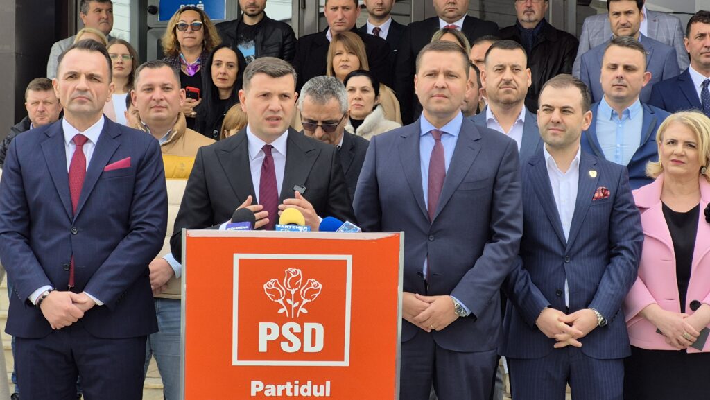 Liviu Vasilescu și-a depus oficial candidatura pentru funcția de primar al Gura Ocniței pentru alegerile locale din 4 mai 2025.VIDEO Liviu Vasilescu și-a depus oficial candidatura pentru funcția de primar al Gura Ocniței pentru alegerile locale parțiale din 4 mai 2025.