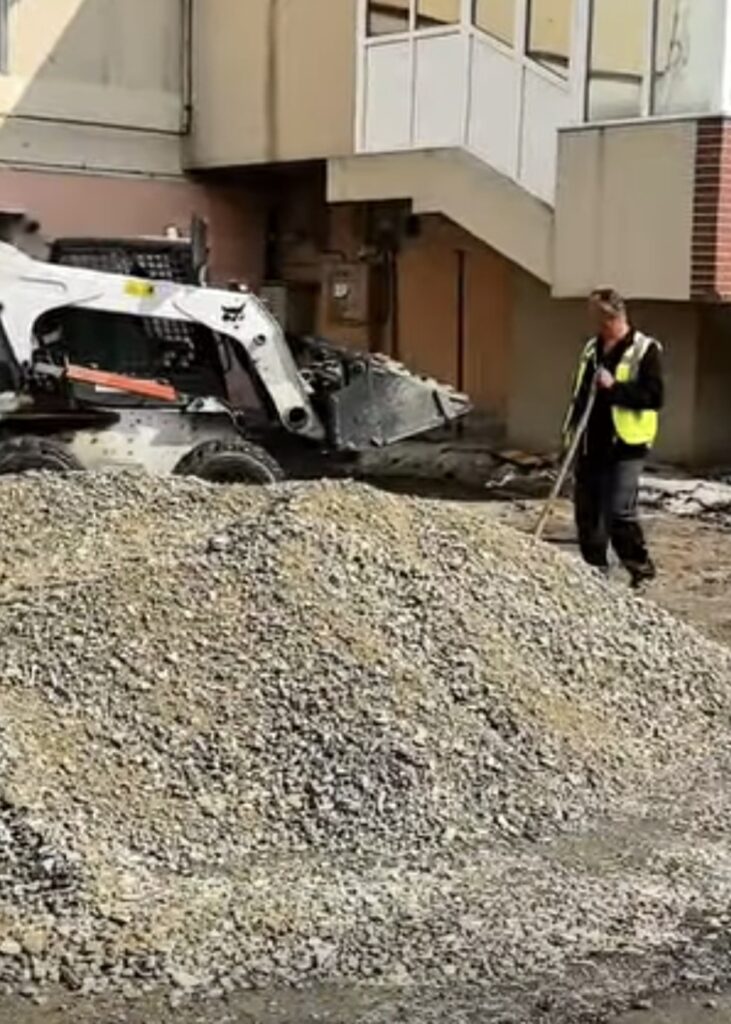 Municipiul Târgoviște face un nou pas spre modernizare! Primarul Daniel Cristian Stan a anunțat startul lucrărilor de reabilitare pe strada Udriște Năsturel,