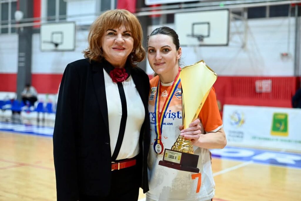 CSM Târgoviște, vicecampioana României.Sala Ioan Valerian a fost martoră unei ultime pagini memorabile din sezonul 2024–2025 al Ligii Naționale de Baschet Feminin. CSM Târgoviște a încheiat campionatul pe locul al doilea, după o finală dramatică împotriva formației SEPSI SIC Sfântu Gheorghe, încheiată cu scorul 64-69.