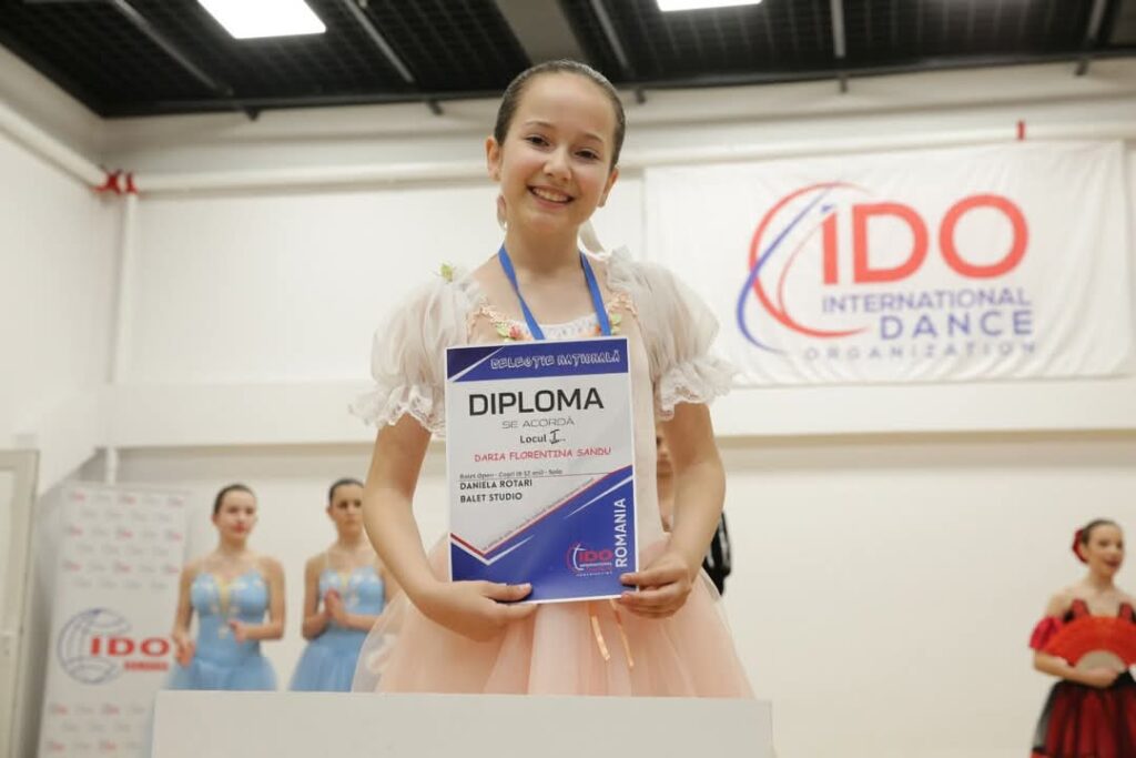 Daria Sandu, micuța balerină din Răcari, va reprezenta România la Campionatul European de Balet din Polonia! Daria Sandu, micuța balerină din Răcari, va reprezenta România la Campionatul European de Balet din Polonia!