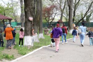 Entuziasm și bucurie la Zoo Târgoviște: Copiii din toată țara descoperă lumea animalelor