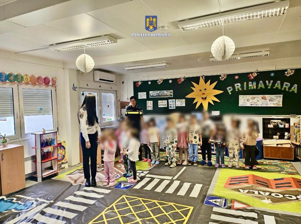 Polițiștii dâmbovițeni educă preșcolarii pentru un viitor mai sigur