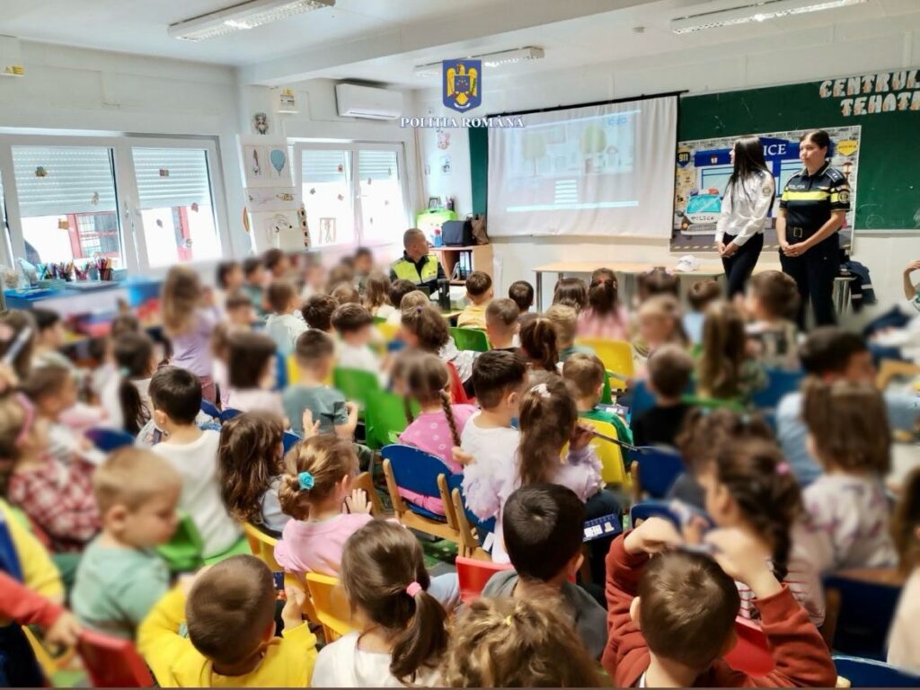 Polițiștii dâmbovițeni educă preșcolarii pentru un viitor mai sigur