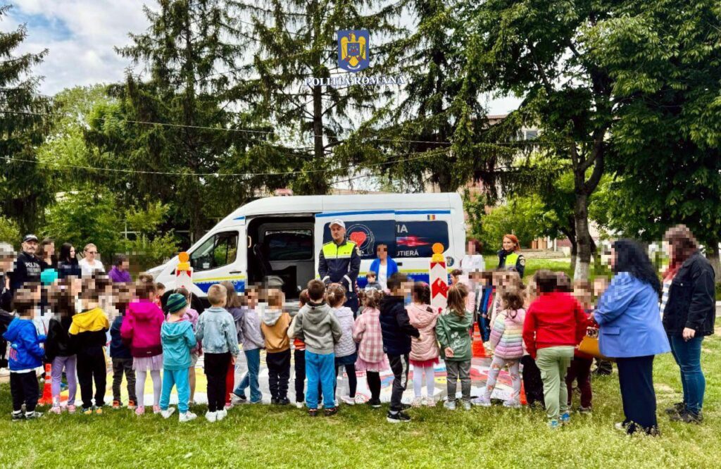 Polițiștii din Dâmbovița au continuat acțiunile preventive în școli, în cadrul „Săptămânii Siguranței Școlare” Polițiștii din Dâmbovița au continuat acțiunile preventive în școli, în cadrul „Săptămânii Siguranței Școlare”