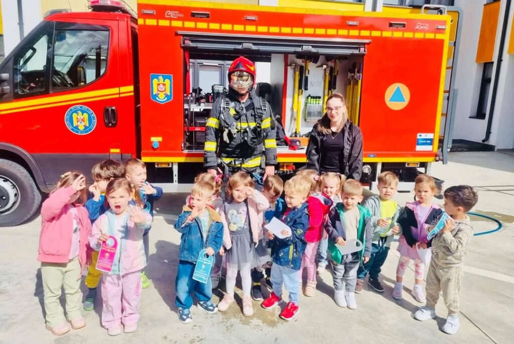 Pompierii dâmbovițeni, lecție de prevenire pentru copiii de la Grădinița „Rază de soare” din Târgoviște