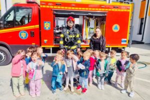 Pompierii dâmbovițeni, lecție de prevenire pentru copiii de la Grădinița „Rază de soare” din Târgoviște