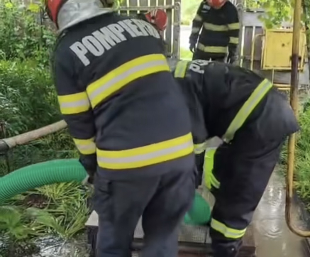 Pompierii din Dâmbovița, în alertă după ploile abundente din ultimele 24 de ore