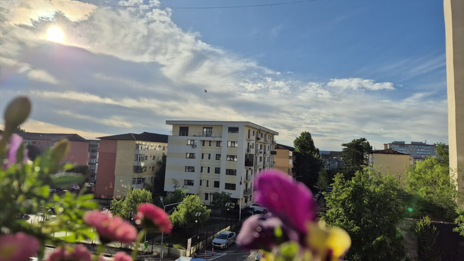 Prognoza meteo: Dimineața, soare și temperaturi ridicate, după prânz, instabilitate atmosferică și fenomene extreme